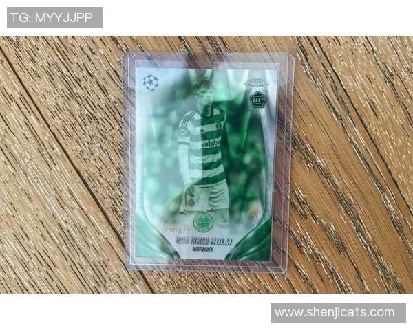 足球球星卡手提包设计独特融合经典元素 打造个性化时尚潮流配件